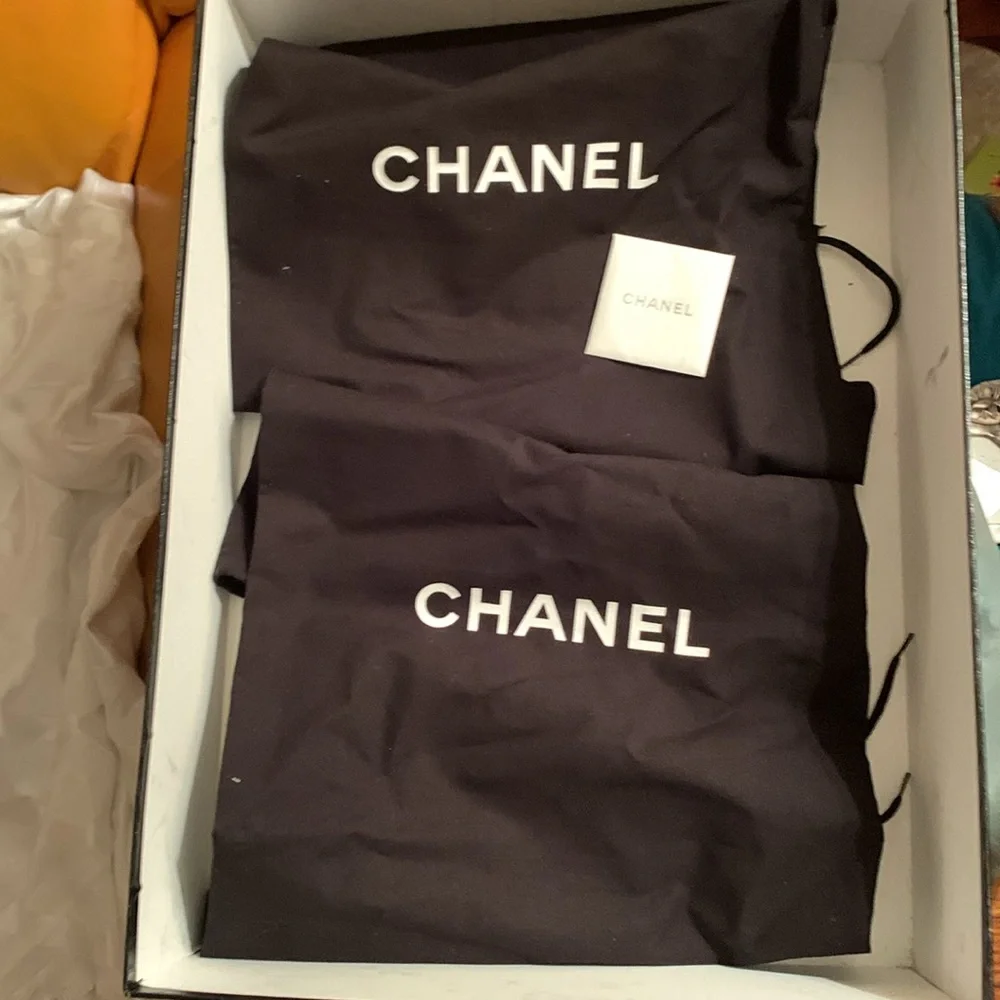 Chanel - Picture 8 of 9